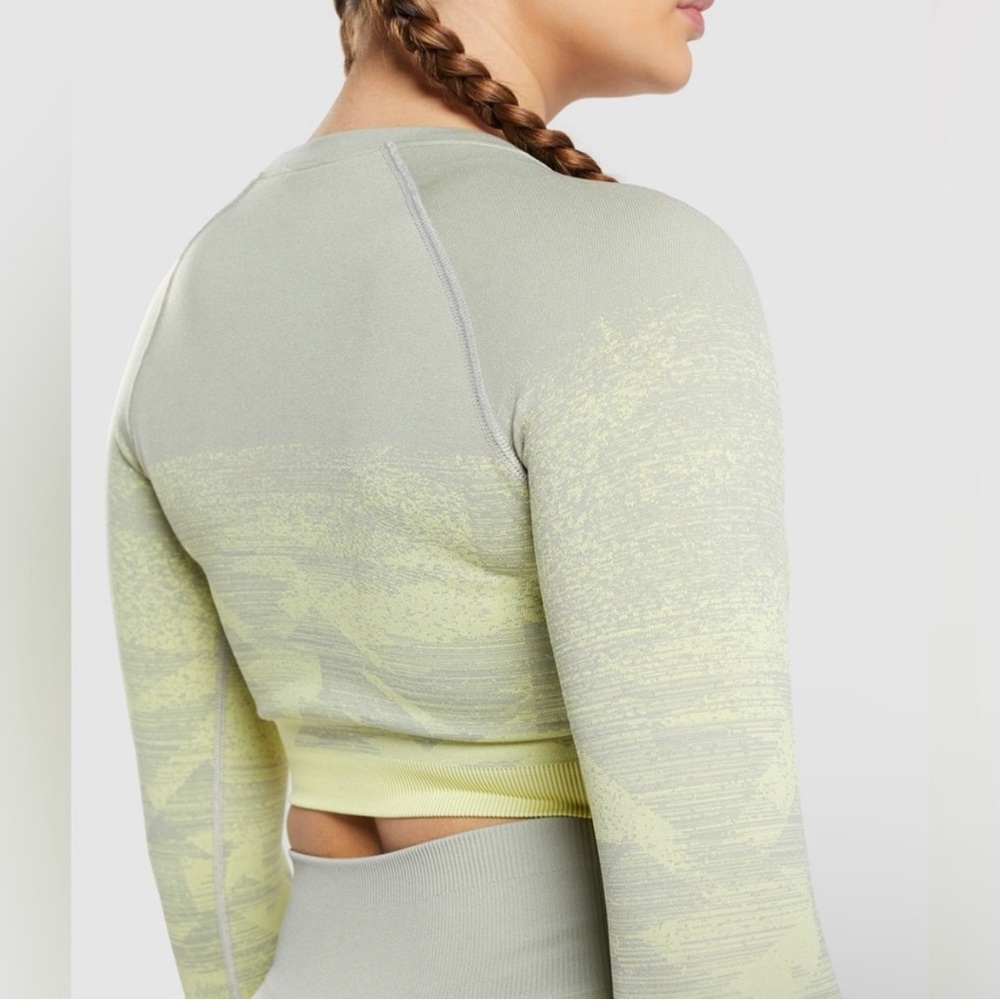 ୨୧ ・゚✧ Gymshark Adapt Ombré Crop Top NWOT - Picture 2 of 7